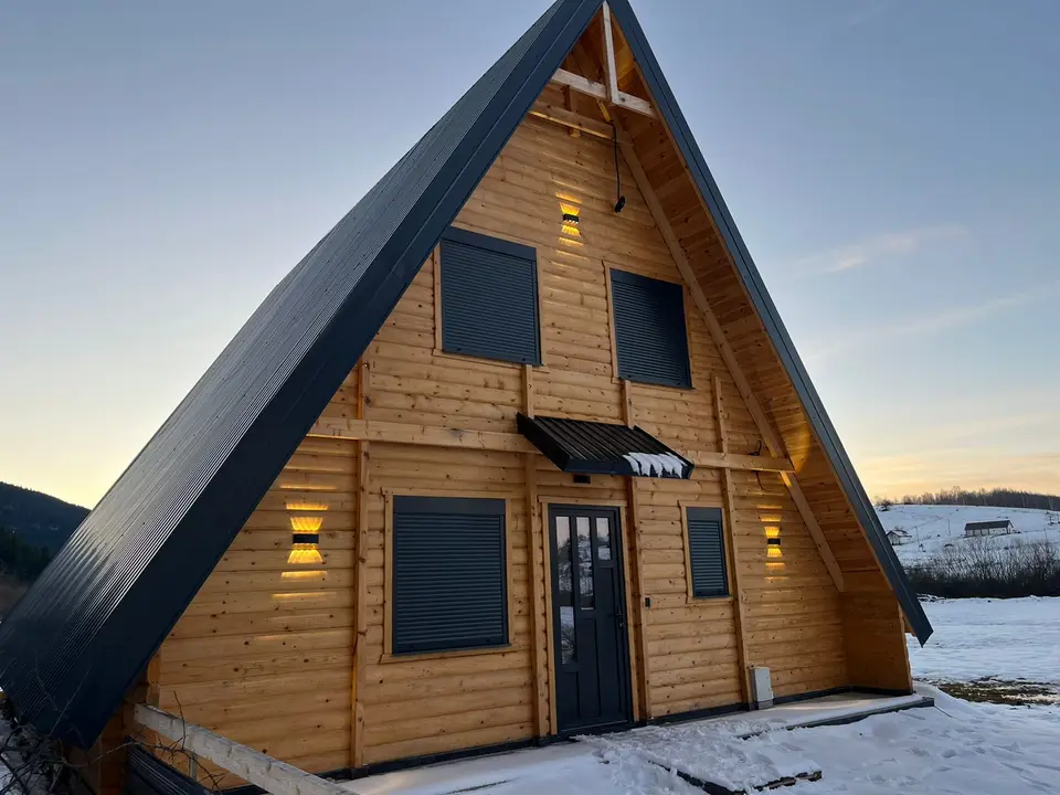 A-frame sa zidovima od greda