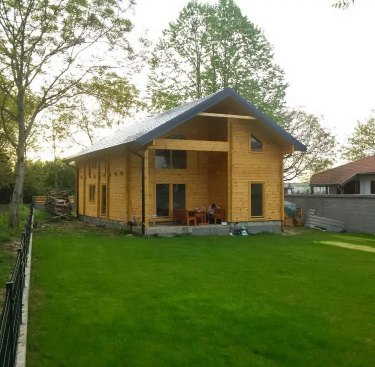 Brvnara u dvorištu