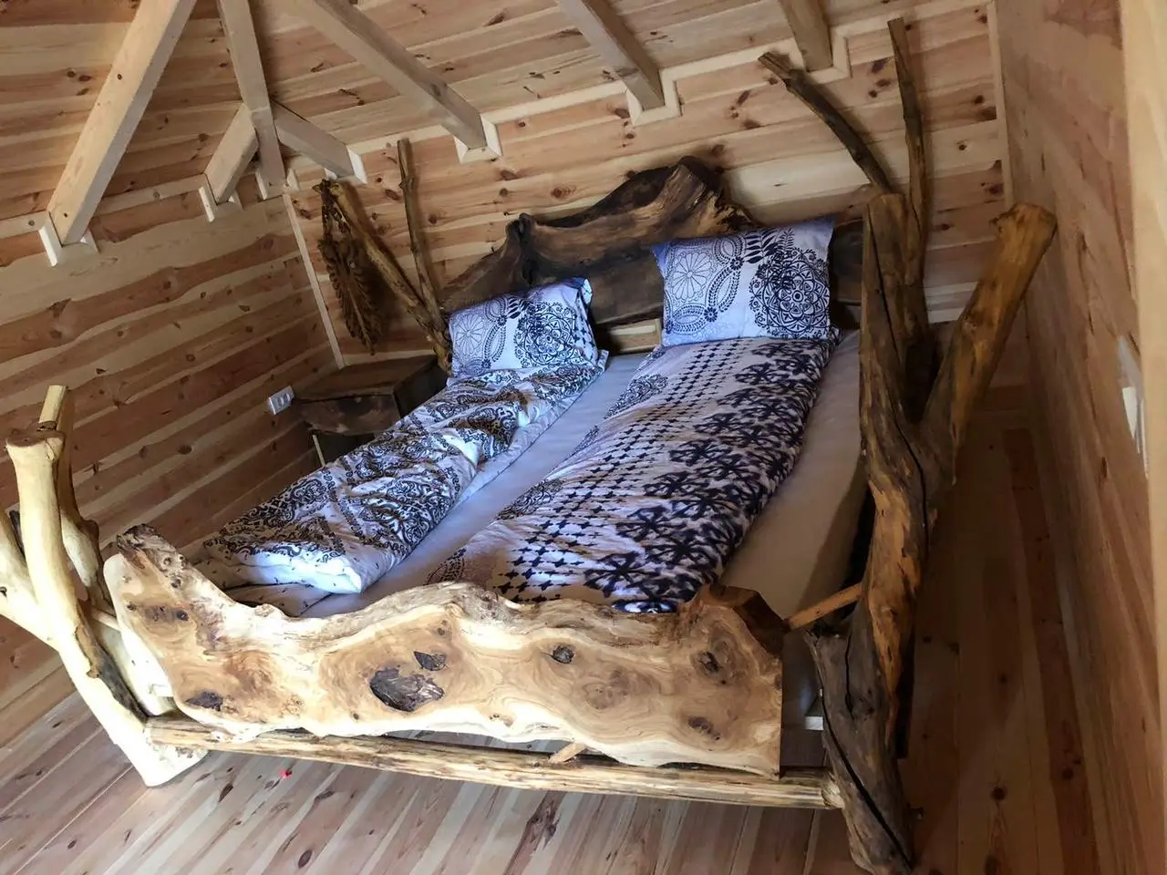 Kreveti od masivnog drveta