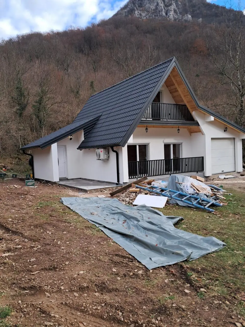 Prefab house near completion, facade and roof in place